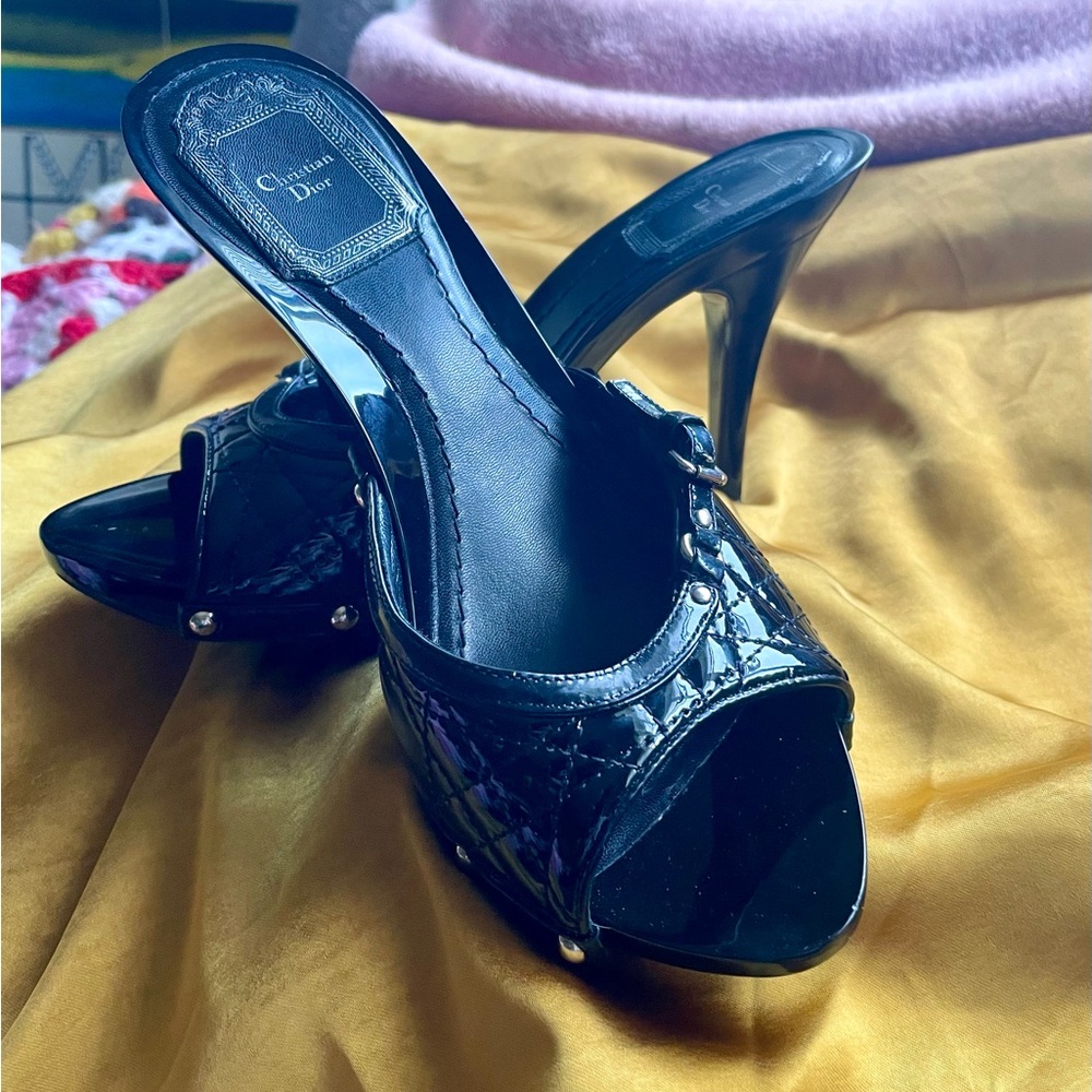 Dior Black Stiletto Heels with Quilted Texture - Picture 5 of 10